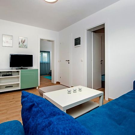 로비니 Little House - Just Few Steps From The City Center 빌라 외부 사진