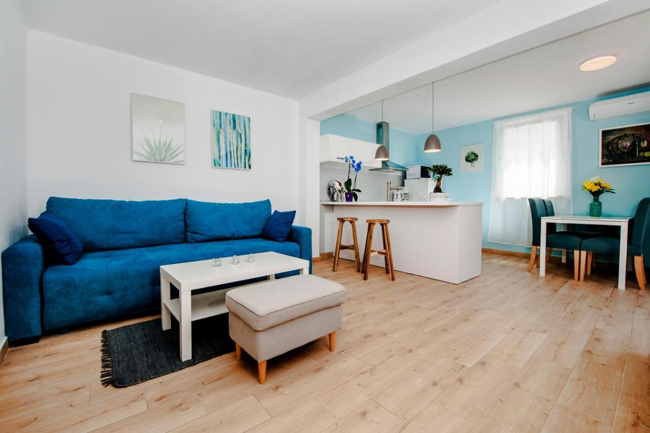 로비니 Little House - Just Few Steps From The City Center 빌라 외부 사진