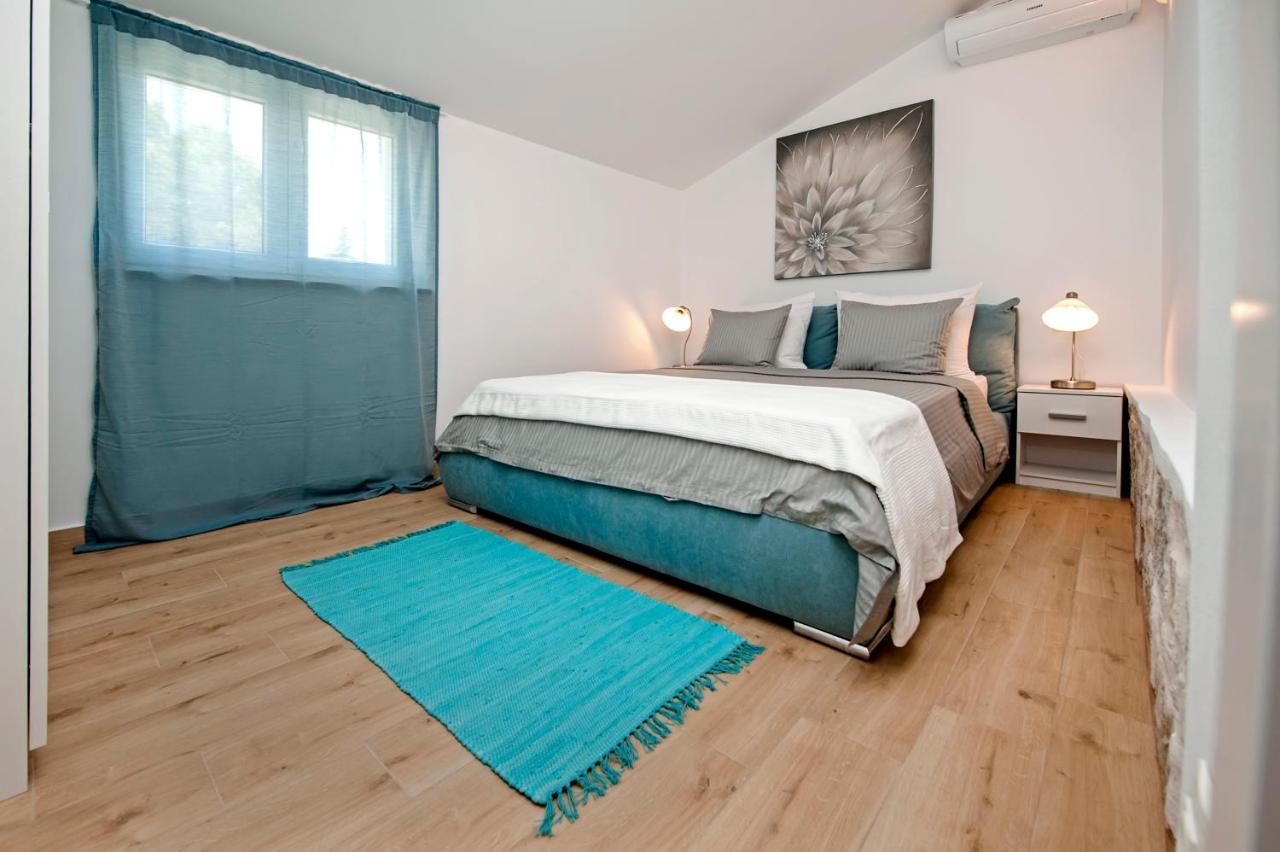 로비니 Little House - Just Few Steps From The City Center 빌라 외부 사진