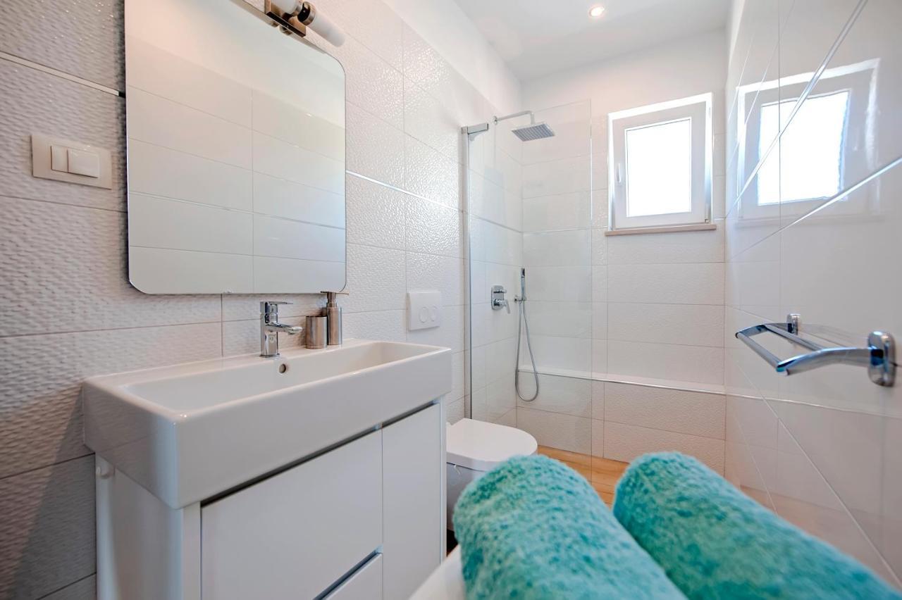 로비니 Little House - Just Few Steps From The City Center 빌라 외부 사진
