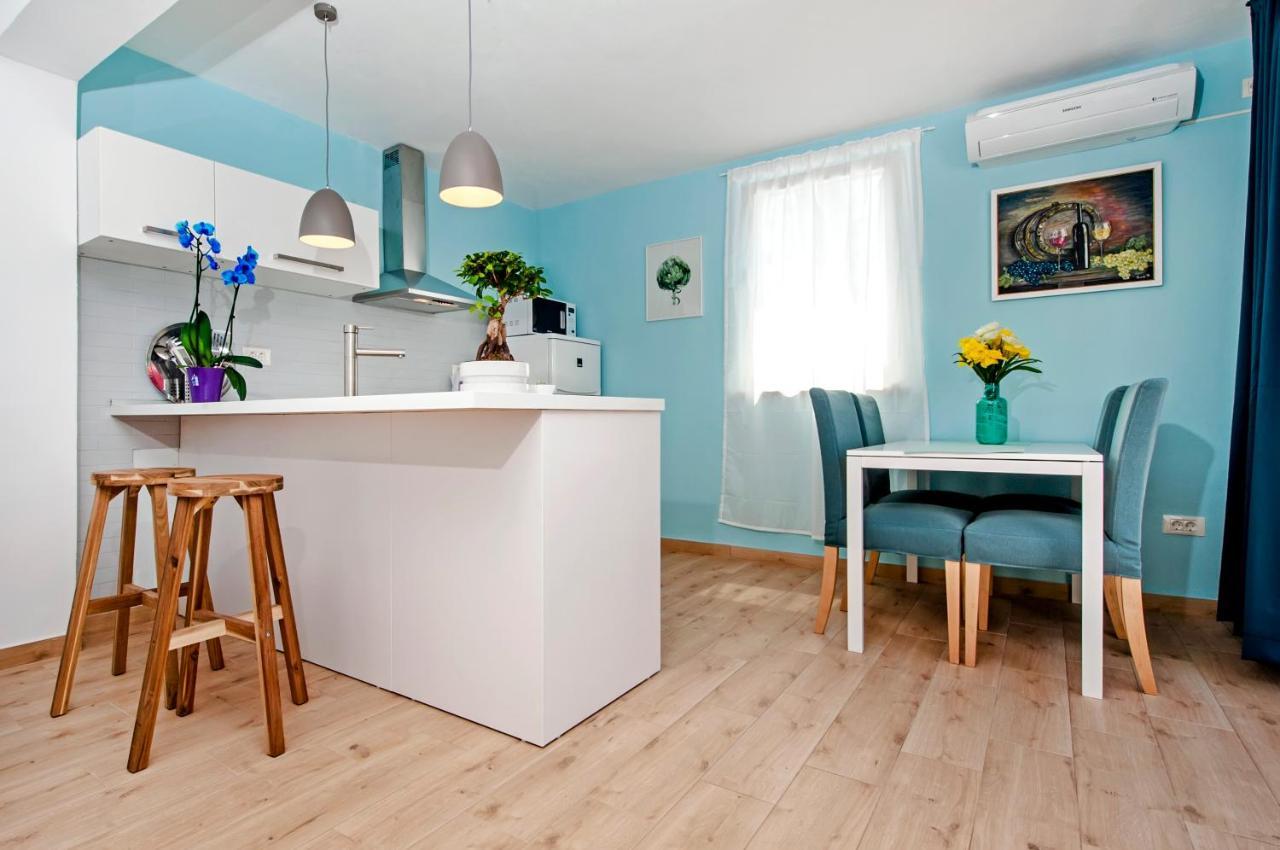 로비니 Little House - Just Few Steps From The City Center 빌라 외부 사진